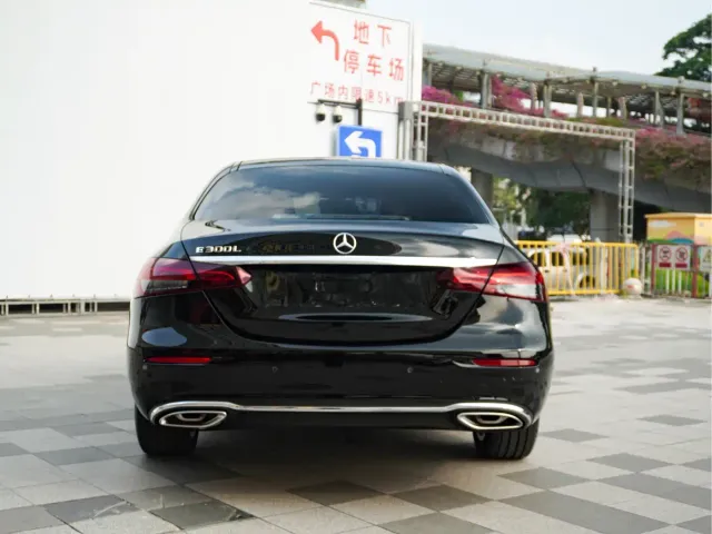 Mercedes-Benz E-Class — Фото автомобиля 10
