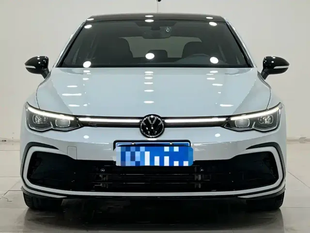 Volkswagen Golf — Фото автомобиля 2