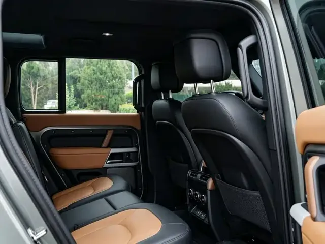 Land Rover Defender — Фото автомобиля 21