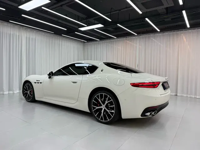 Maserati GranTurismo — Фото автомобиля 5