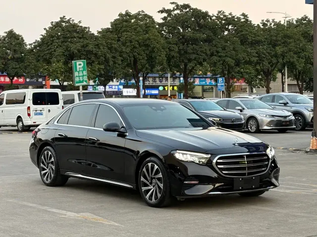 Mercedes-Benz E-Class — Фото автомобиля 3