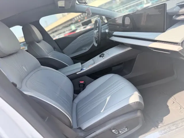 Geely Galaxy E8 — Фото автомобиля 13