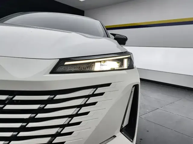 Changan Eado 2024 Model 1.5T GDI Auto Premium Type — Фото автомобиля 5