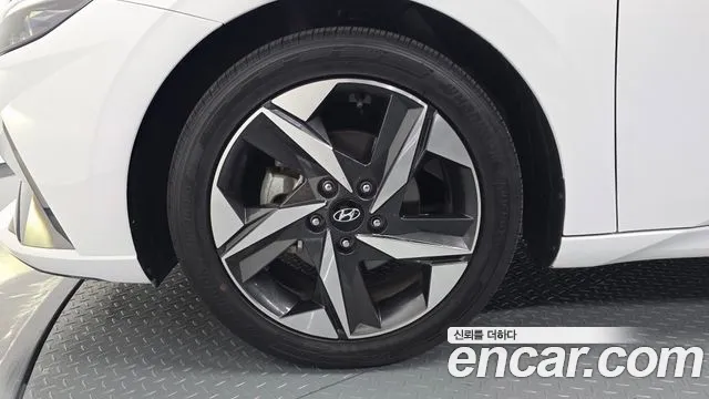 Hyundai AVANTE — Фото автомобиля 2