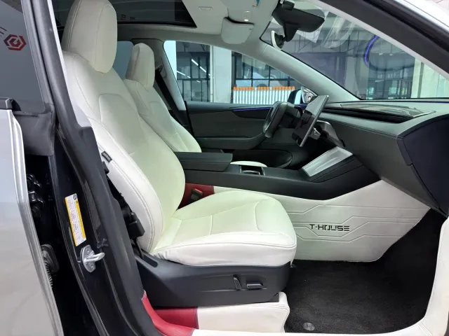 Tesla Model Y — Фото автомобиля 9