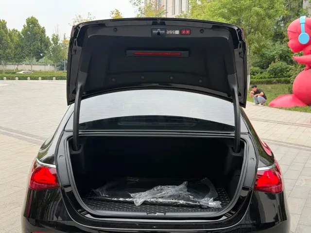 Mercedes-Benz E-Class — Фото автомобиля 18