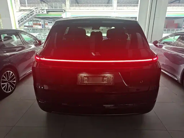 Li Auto L7 — Фото автомобиля 5