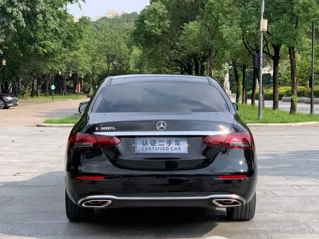 Mercedes-Benz E-Class — Фото автомобиля 17