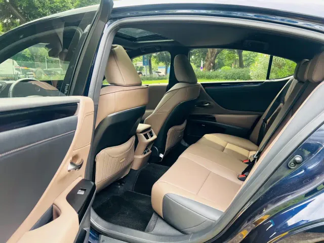 Lexus ES — Фото автомобиля 10