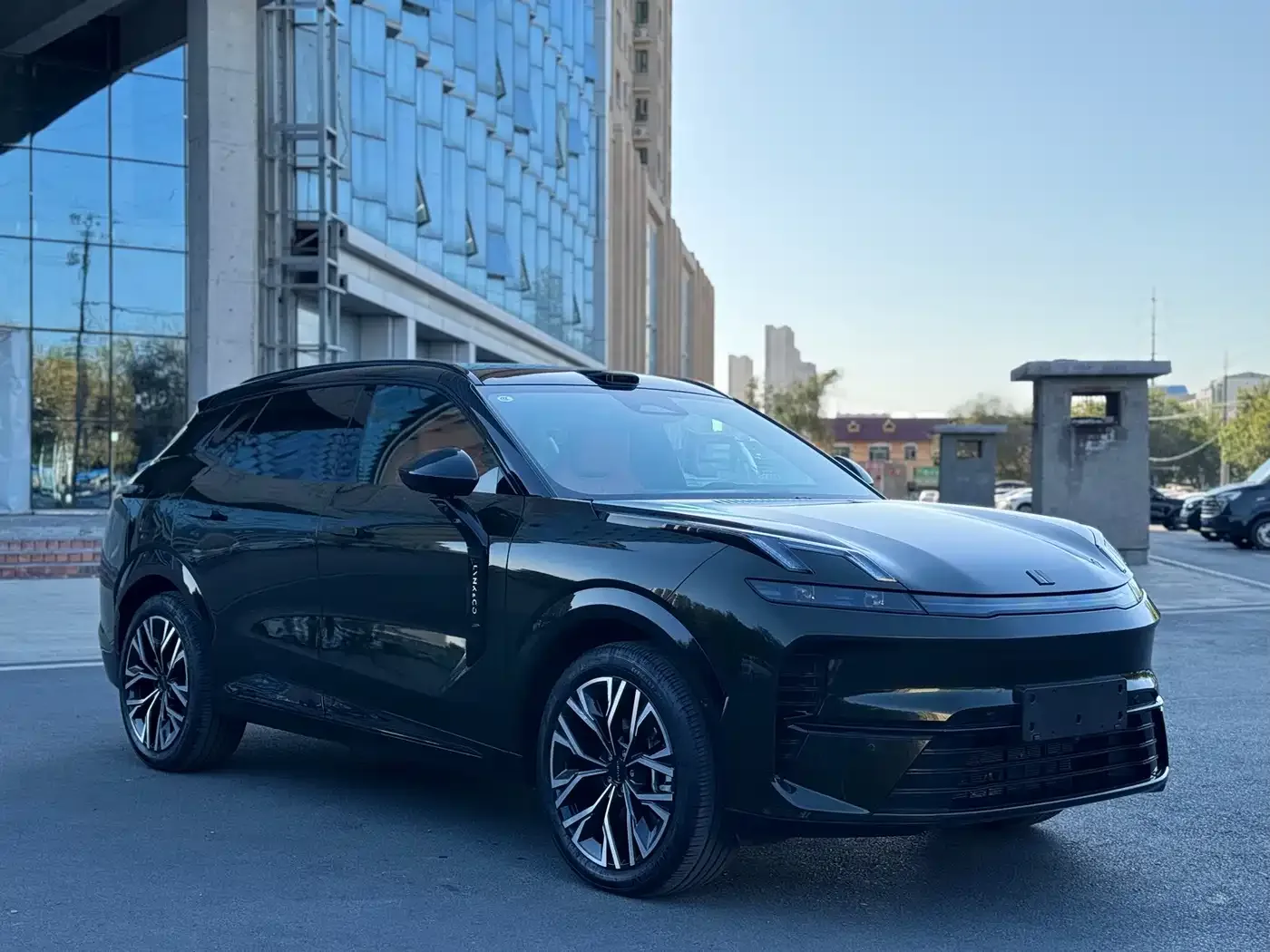 Lynk & Co Lynk & Co 08 EM-P 2026 Model Base Trim — Фото автомобиля 3