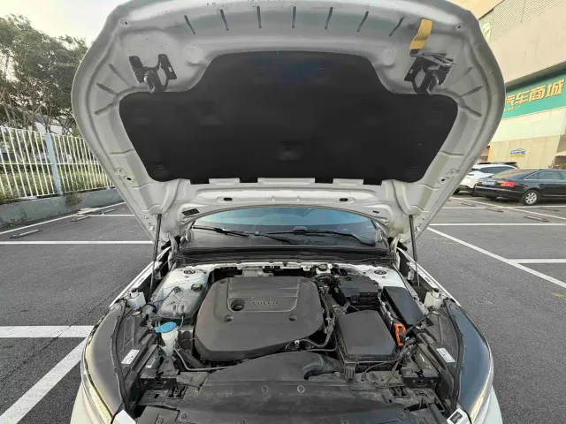 Volvo XC40 — Фото автомобиля 3