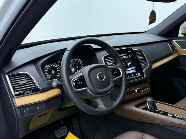 Volvo XC90 — Фото автомобиля 4