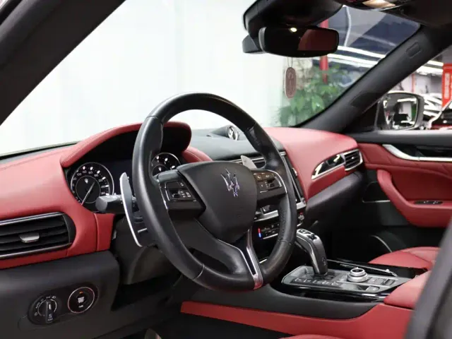 Maserati Levante — Фото автомобиля 7