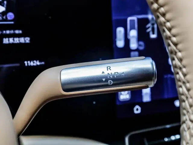 Aito M9 — Фото автомобиля 18