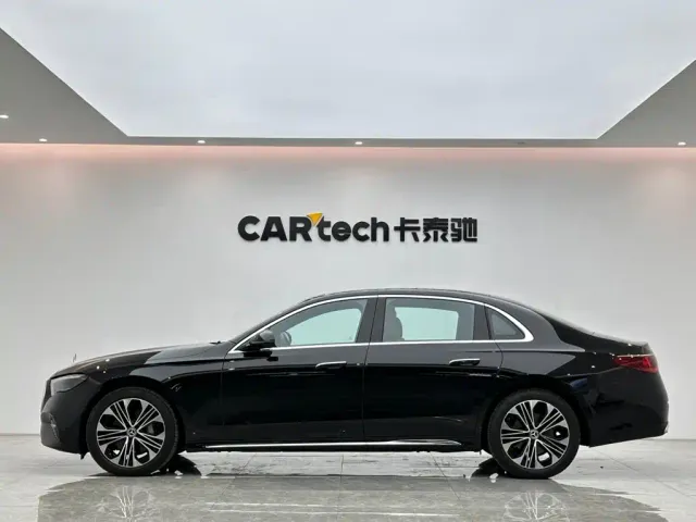 Mercedes-Benz E-Class — Фото автомобиля 2