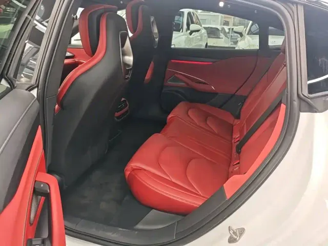 Xiaomi SU7 — Фото автомобиля 16