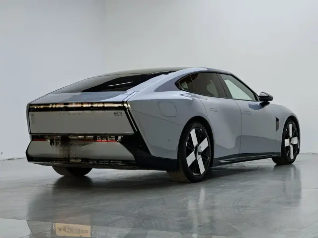 Xpeng P7 — Фото автомобиля 10