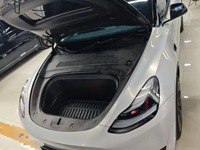 Tesla Model Y — Фото автомобиля 19