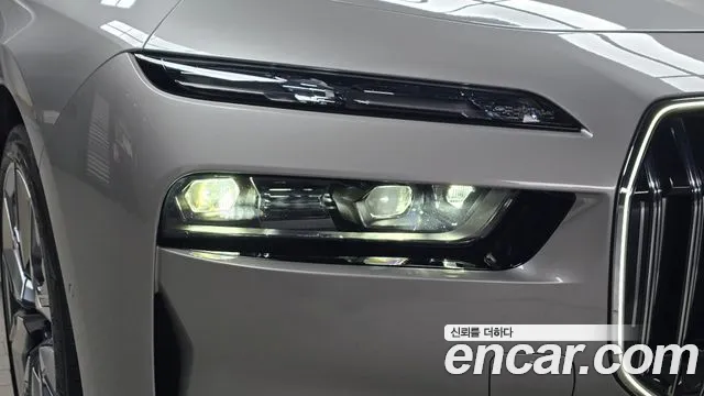 BMW 7-Series 7 серия (G70) 740i xDrive Classic Silver Edition — Фото автомобиля 22