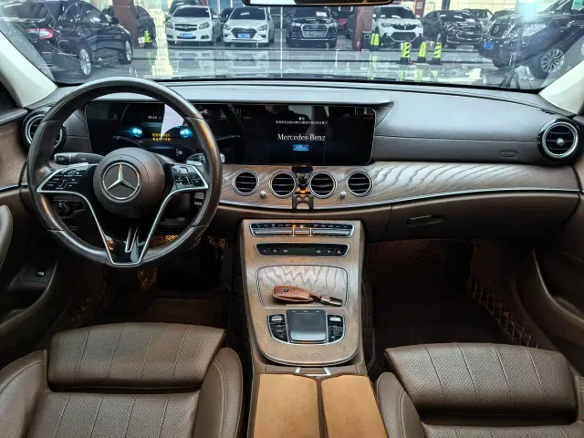 Mercedes-Benz E-Class — Фото автомобиля 6