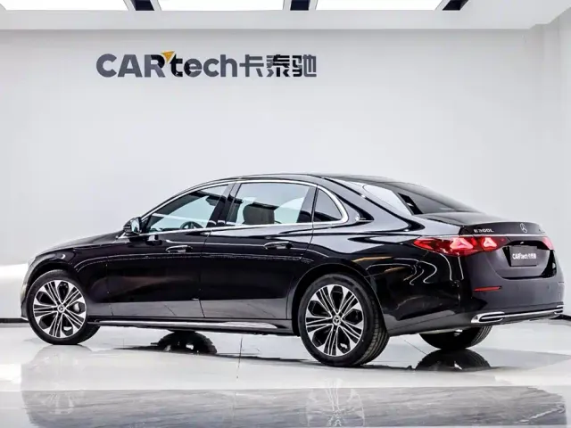 Mercedes-Benz E-Class — Фото автомобиля 4