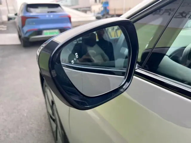 Hongqi EH7 — Фото автомобиля 4