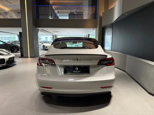 Tesla Model 3 — Фото автомобиля 5