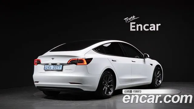Tesla Model 3 — Фото автомобиля 2