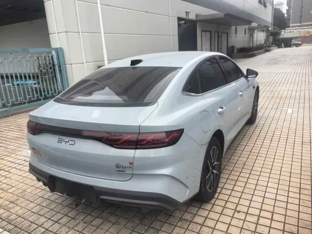 BYD Qin L — Фото автомобиля 5