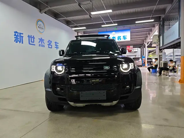 Land Rover Land Rover Defender 2023 Model 110 3.0T P400 Dark Special Edition — Фото автомобиля 2