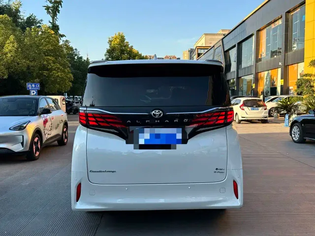 Toyota Alphard — Фото автомобиля 6
