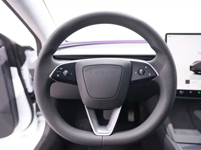 Tesla Model 3 — Фото автомобиля 19