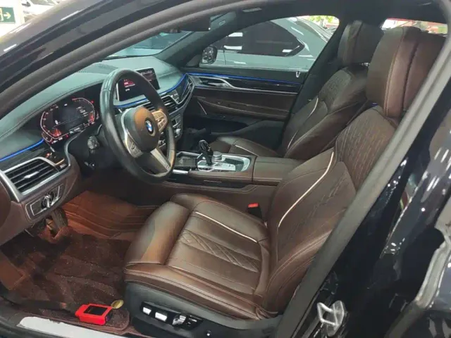BMW 7 Series — Фото автомобиля 14