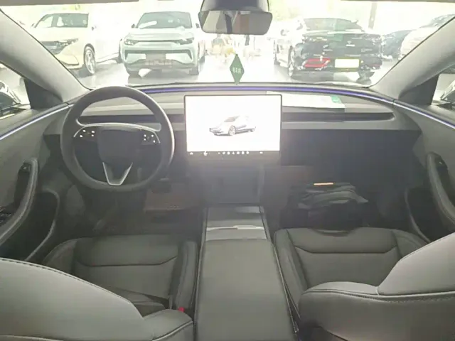 Tesla Model 3 — Фото автомобиля 9