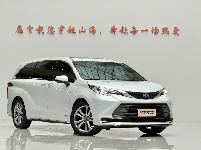 Toyota Sienna — Фото автомобиля 3