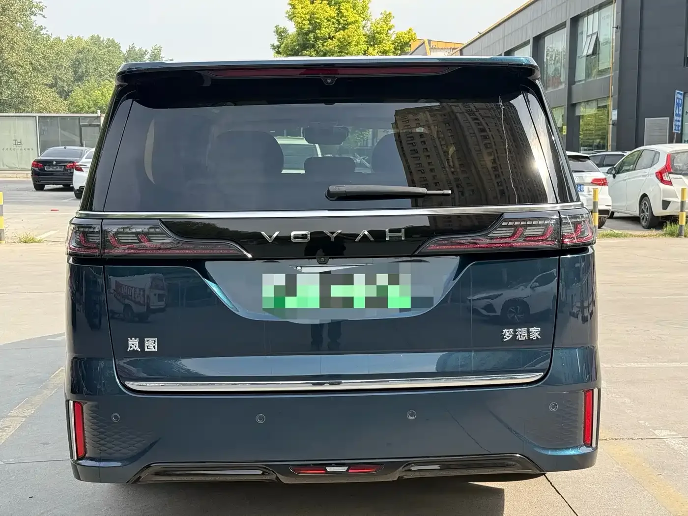 Voyah Auto Voyah Dreamer 2025 Model PHEV 4WD Premium QianKun Edition — Фото автомобиля 6