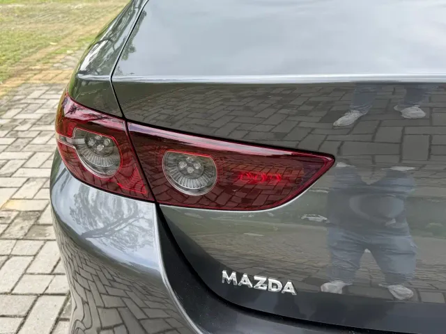 Mazda Axela — Фото автомобиля 18