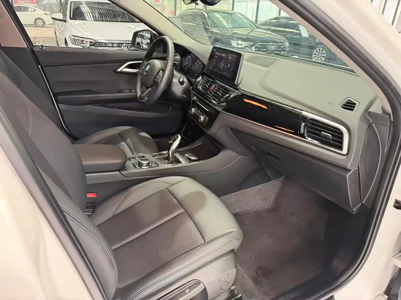 BMW BMW 1 Series 2022 120i M Sport — Фото автомобиля 7