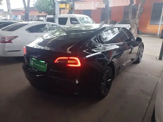 Tesla Model 3 — Фото автомобиля 6