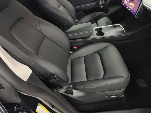 Tesla Model Y — Фото автомобиля 24
