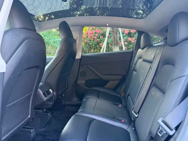 Tesla Model Y — Фото автомобиля 9