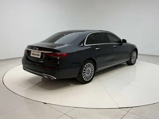 Mercedes-Benz E-Class — Фото автомобиля 8