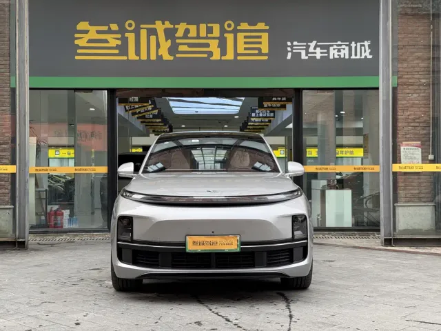 Li Auto L8 — Фото автомобиля 2