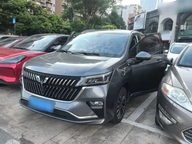Фотография автомобиля — Wuling Jiachen