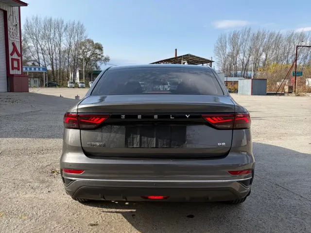 Geely Emgrand — Фото автомобиля 10