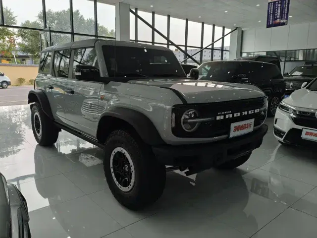 Ford Bronco — Фото автомобиля 3