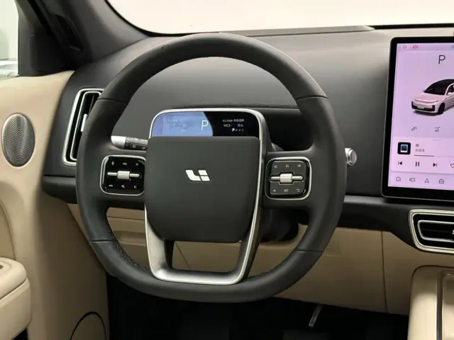 Li Auto L7 — Фото автомобиля 12
