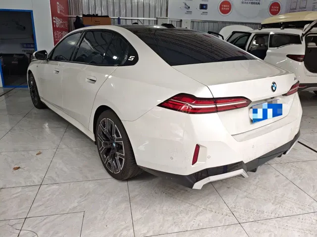 BMW 5 Series — Фото автомобиля 7