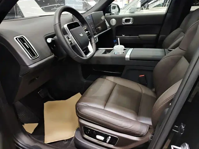 Li Auto L9 — Фото автомобиля 14