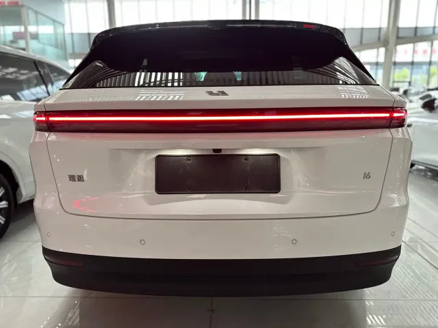 Li Auto i6 — Фото автомобиля 16